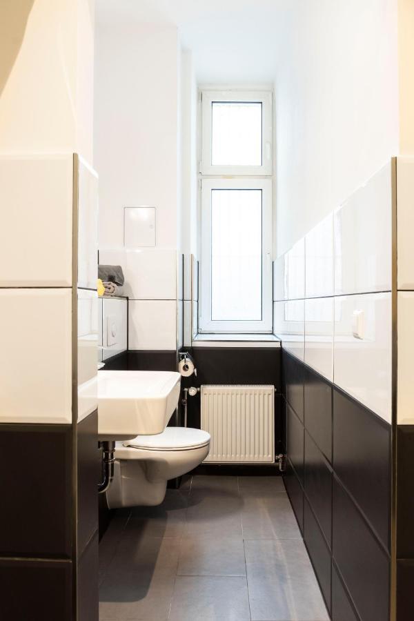 Amazing Apartment 1Br For 7 @Mauerpark Pberg Berlino Esterno foto