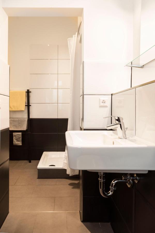 Amazing Apartment 1Br For 7 @Mauerpark Pberg Berlino Esterno foto